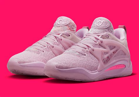 The Kevin Durant <strong>15</strong> sneakers honour his late Aunt Pearl - who unfortunately passed away from cancer over two decades ago. . Nike kd 15